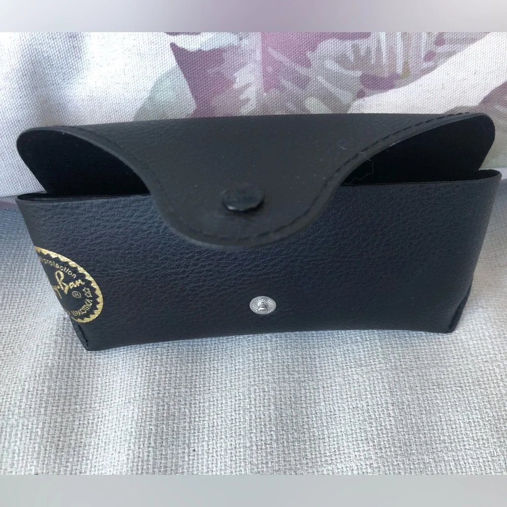 Ray Ban Aviator Sunglass  Protective Case And Cleaning Cloth Black EUC
